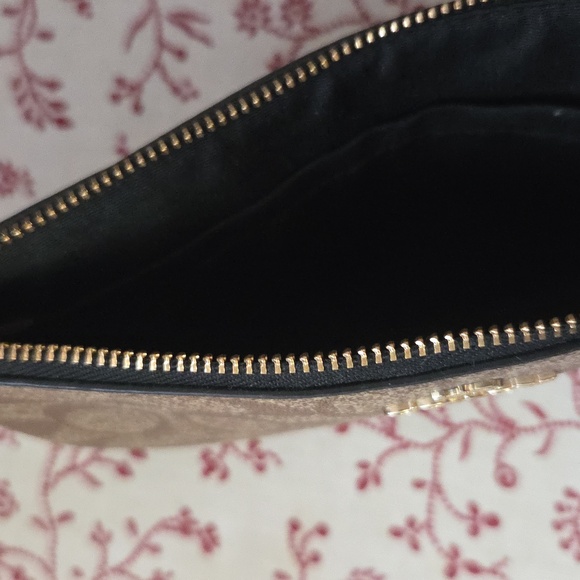 XL COACH wristlet/wallet - Picture 3 of 3